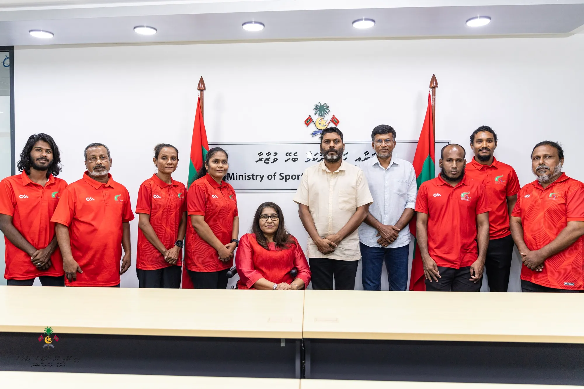ޕެރަ އެތްލީޓުންނާ ވަޒީރު ބައްދަލު ކުރެއްވުން