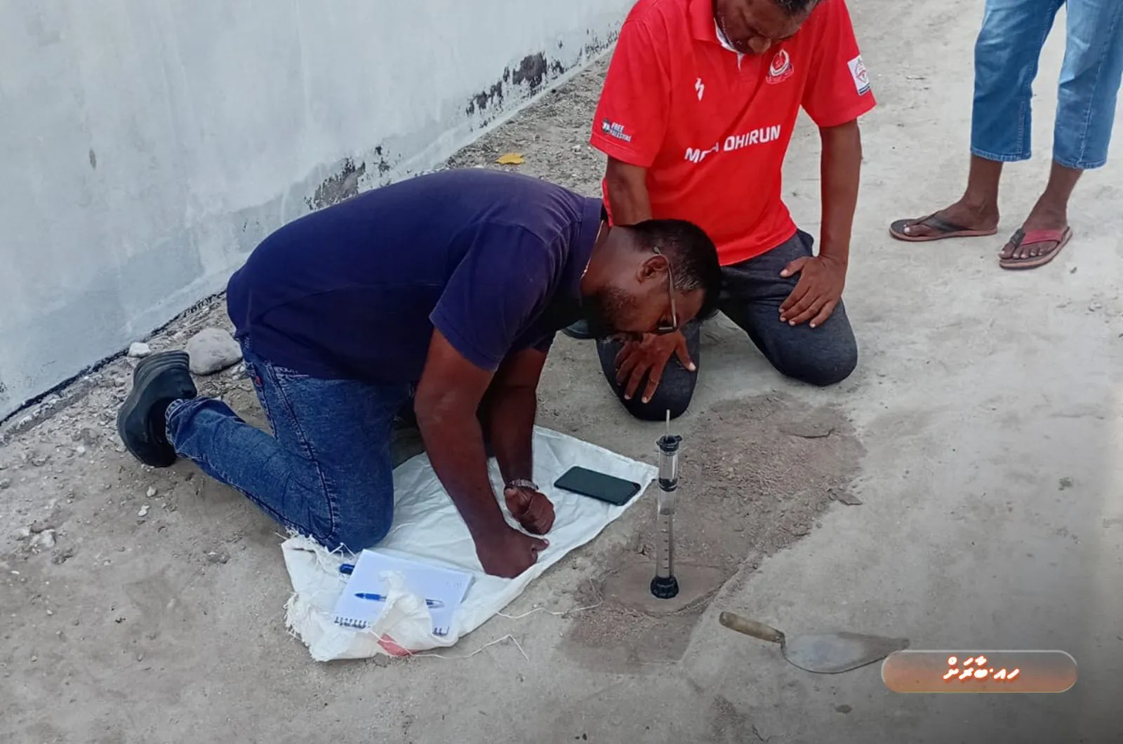 ބާރަށު މަގުތައް ޒަމާނީ ފެންވަރަށް ތަރައްޤީކުރުމުގެ މަޝްރޫޢުގެ އަމަލީ މަސައްކަތް ފެށުމަށްޓަކައި ކުރަންޖެހޭ ސާރވޭގެ މަސައްކަތްތައް ދަނީ ކުރަމުން