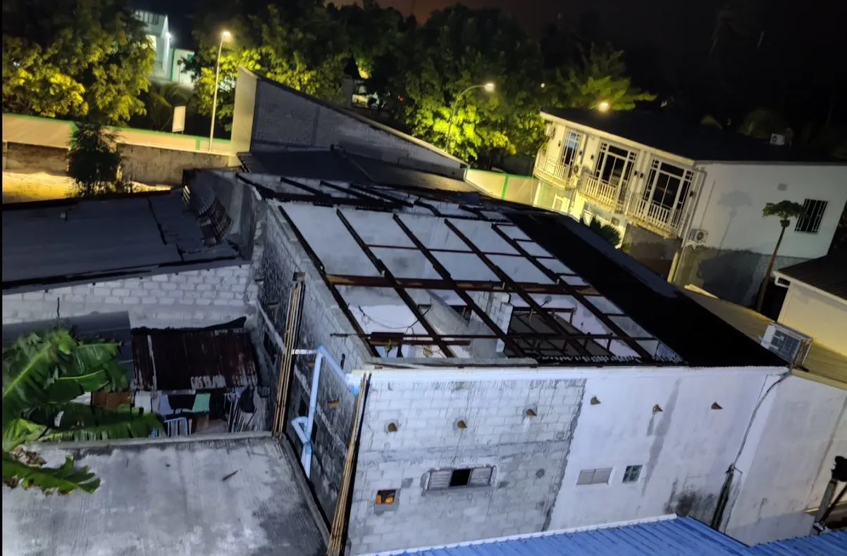 އައްޑޫސިޓީ ގެއެއްގެ ފުރާޅު އެއްލާލާފައި ފޮޓޯ:އެންޑިއެމް