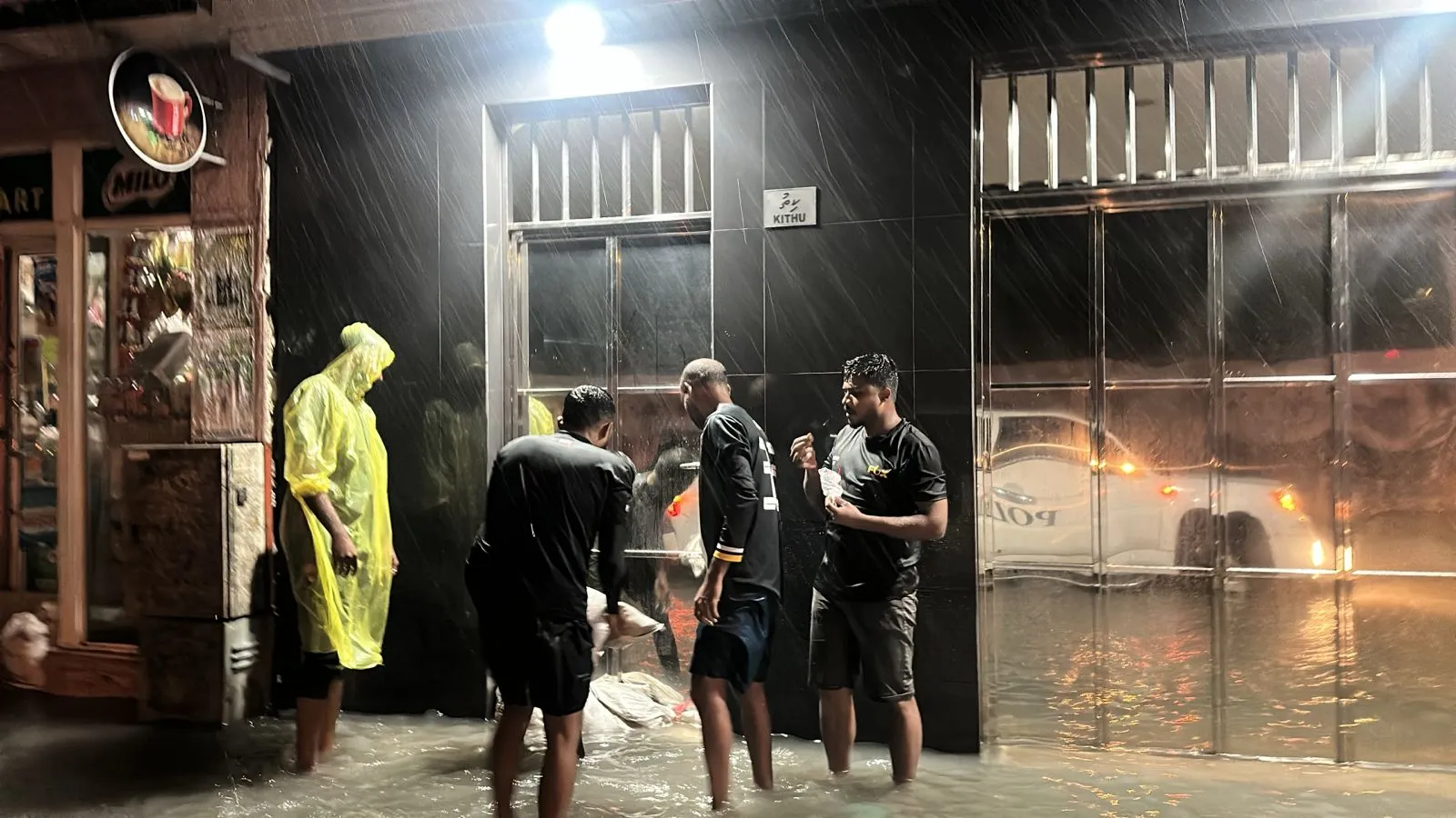 މާލޭގައި ފެންބޮޑުވެ ނަޖިސް ބޭރުވުމުގެ ސަބަބުން 40 މީހަކު ރައްކާތެރި ތަންތަނަށް!