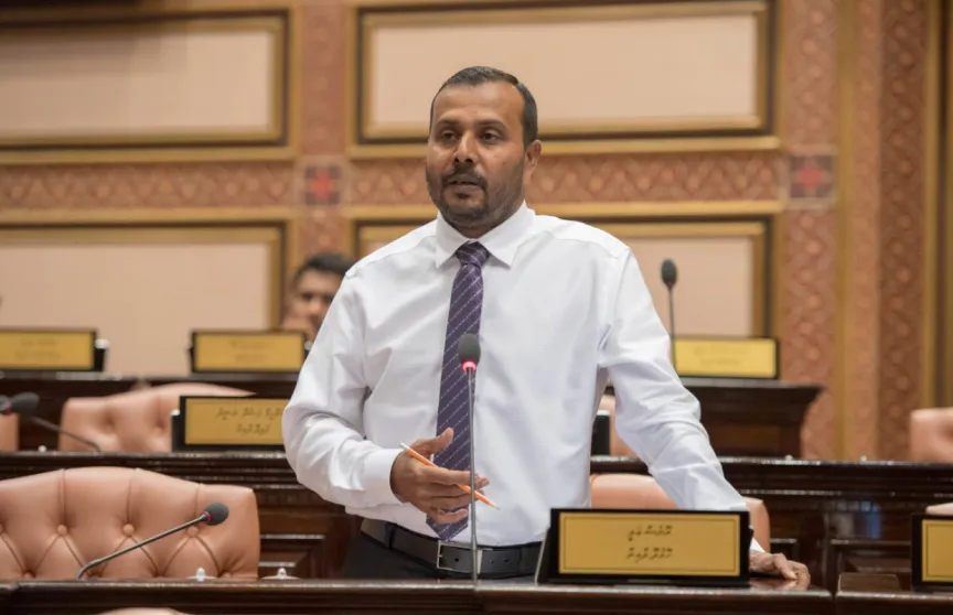 ހޮޅުދޫ ދާއިރާގެ މެމްބަރު ޔޫނުސް އަލީ-- ފޮޓޯ: މަޖިލިސް