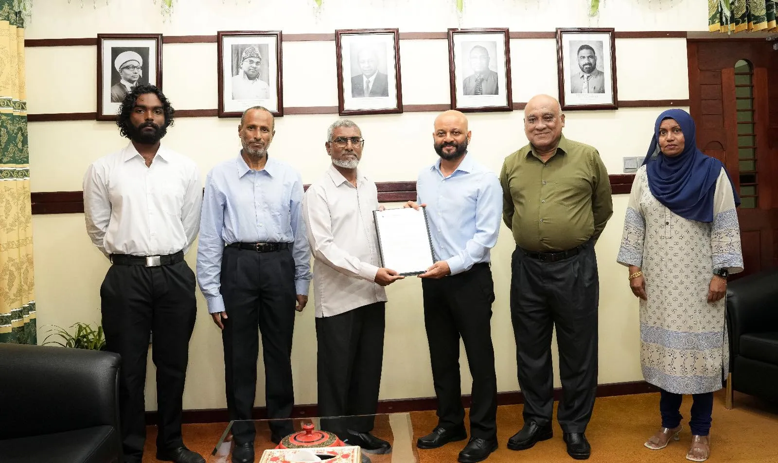 ފޮންޓް ހަދިޔާކުރުމަށް ބޭއްވި ރަސްމިއްޔާތުގެ ތެރެއިން - ފޮޓޯ: މައުމޫން ފައުންޑޭޝަން