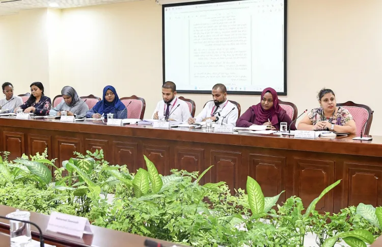 ފެމިލީ ކޯޓުގެ މަންދޫބުން ރައްޔިތުންގެ މަޖިލީިހުގެ ގަވާއިދު ކޮމިޓީގައި---ފޮޓޯ: މަޖިލީސް