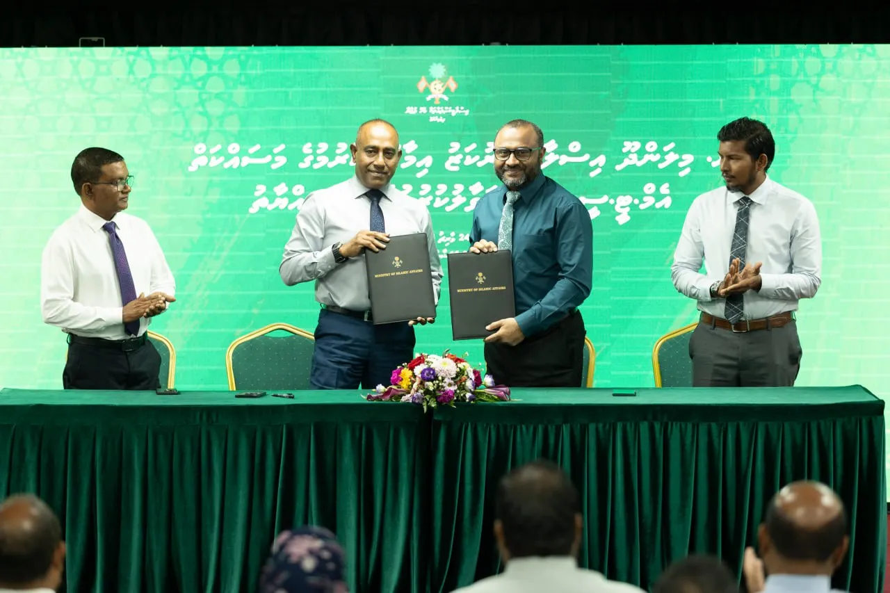 މިލަންދޫ އިސްލާމީ މަރުކަޒުގެ މަސައްކަތް އެމްޓީސީއާ ހަވާލު ކުރުން: ފޮޓޯ/ އިސްލާމިކް މިނިސްޓްރީ