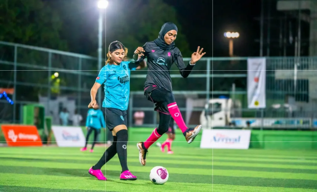 ބްލޭޒް އާއި ޕިންކް ޕެންތާސް ވާދަކުރި މެޗުގެ ތެރެއިން... ފޮޓޯ: ވޮއިސް ސްޕޯޓްސް