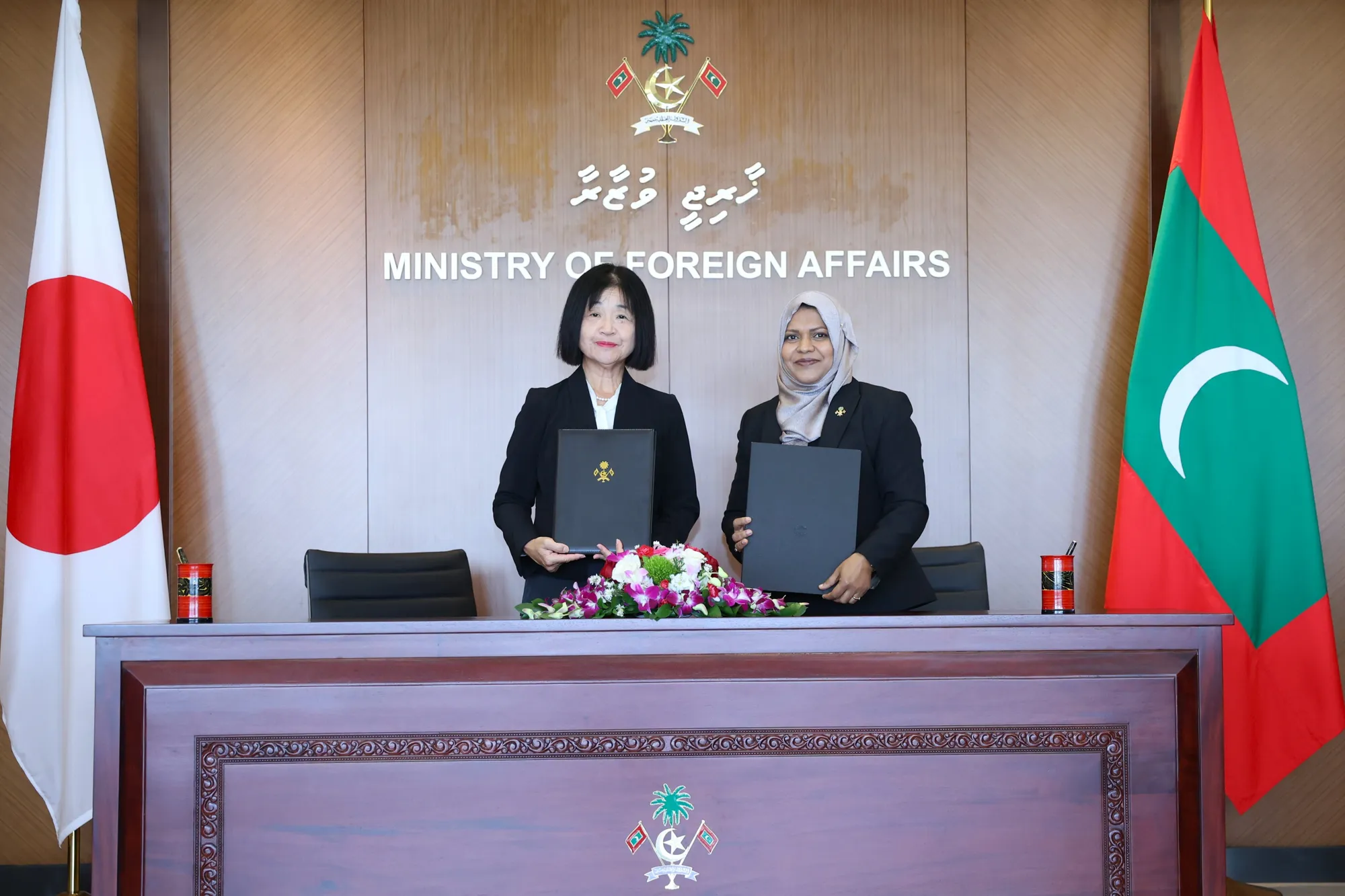 ރާއްޖެއަށް އެހީ ހަވާލު ކުރުމުގެ ރަސްމިއްޔާތު -- ފޮޓޯ: ފޮރިން މިނިސްޓްރީ