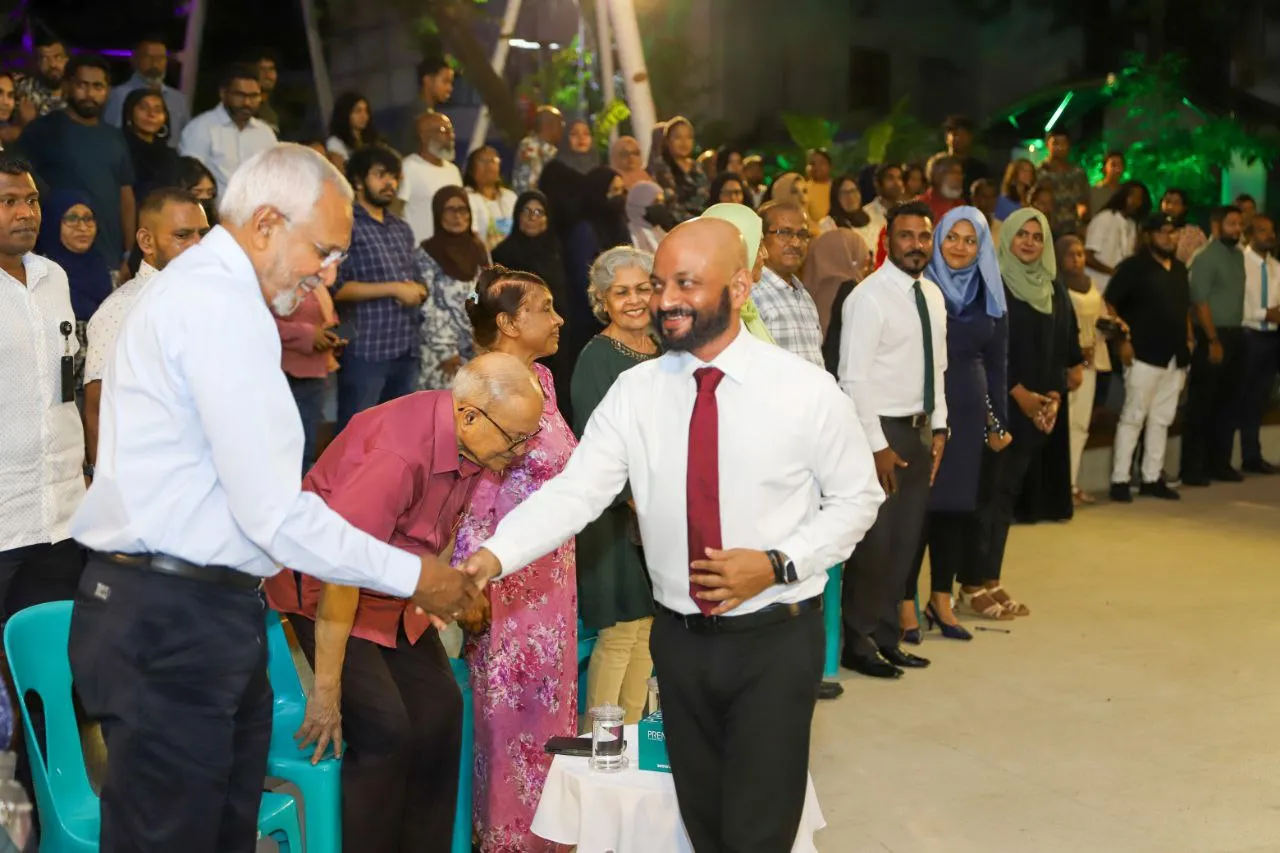 ވެރިކަން ލިބިއްޖެ ނަމަ ބަރަހަނާ ވެބްސައިޓްތައް ބްލޮކްކޮށް ސްޕާތައް ބަންދު ކުރާނަން: ފާރިސް
