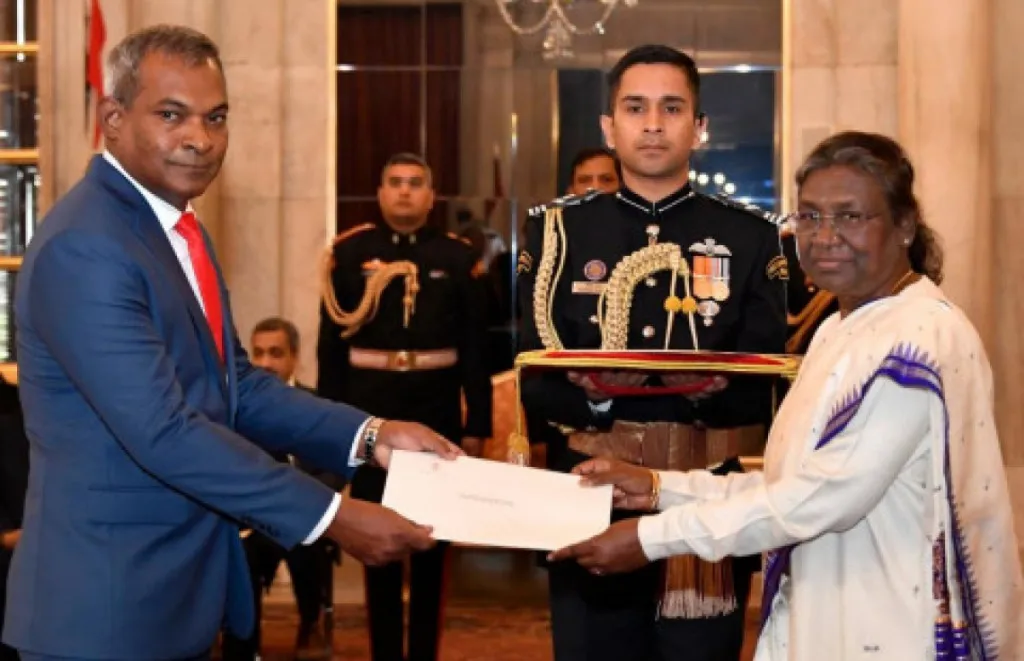 Maldives Ambassador to India presents his credentials to the President of India-- photo: Ministry of Foreign Affairs