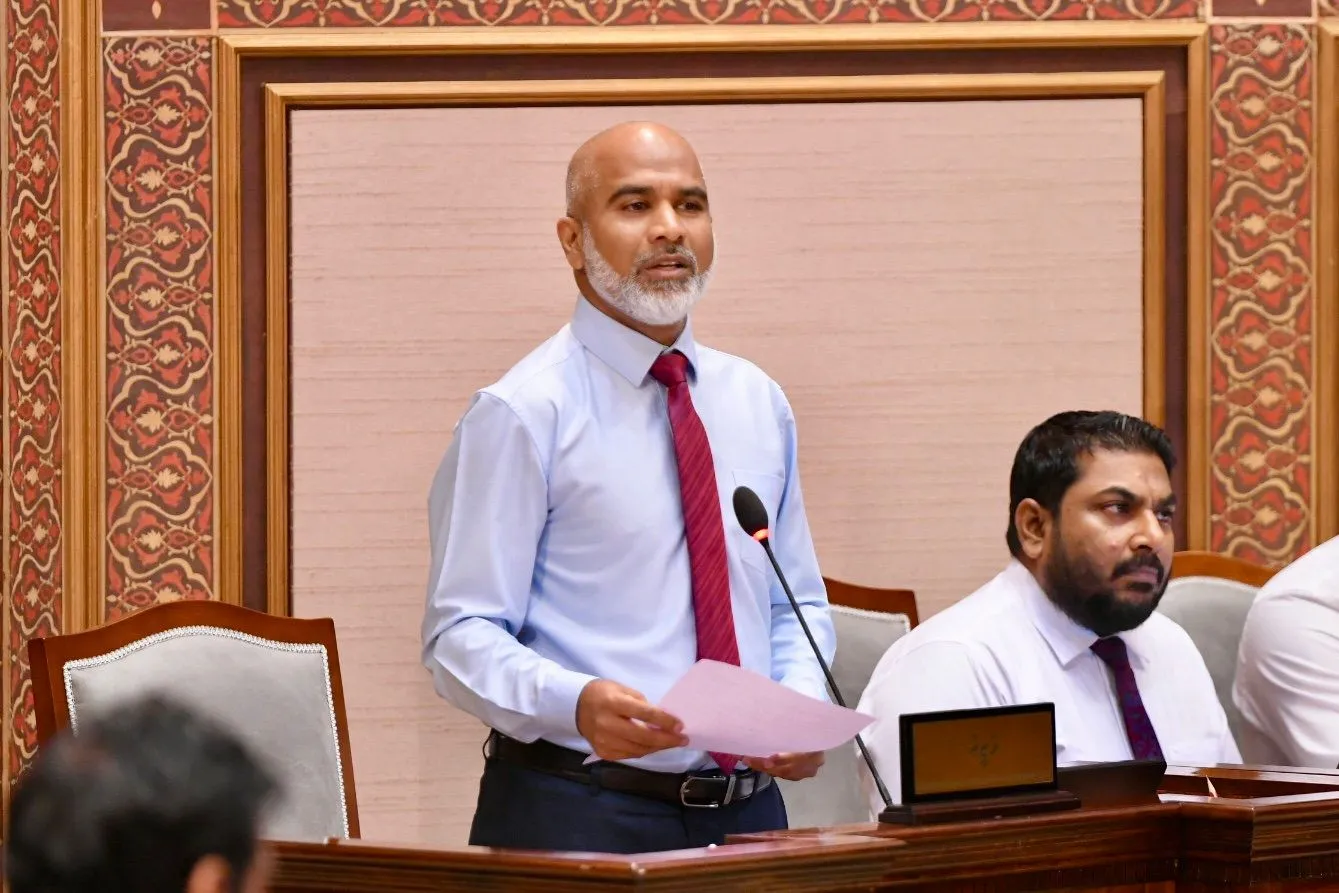 ވަޒީރު ޑރ. ޑރ.އިސްމާޢީލް ޝަފީޢު: ފޮޓޯ/ މަޖިލިސް