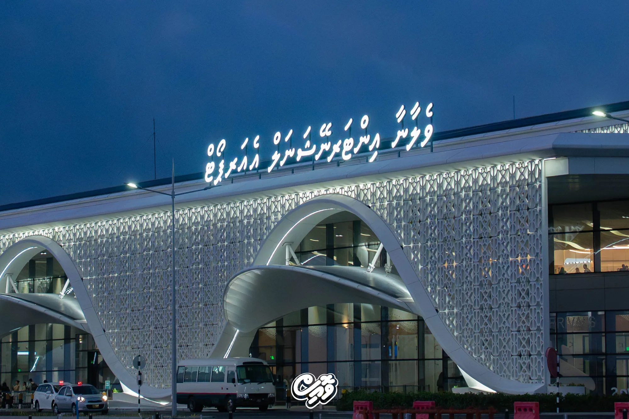 އިންޑިއާ މީހަކު ގަވާއިދާ ހިލާފަށް ރާއްޖޭން ބޭރުކުރަން އުޅުނު ނުވަ ލައްކަ ރުފިޔާ އަތުލައިގެންފި