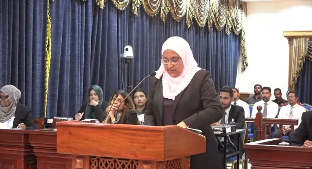 ދައުލަތުގެ ބަޖެޓް މަޖިލީހަށް ހުށަނޭޅުމަށް ބަންޑާރަ ނައިބަށް ލަފާ ނުދެއްވޭނެ: އާޒިމާ