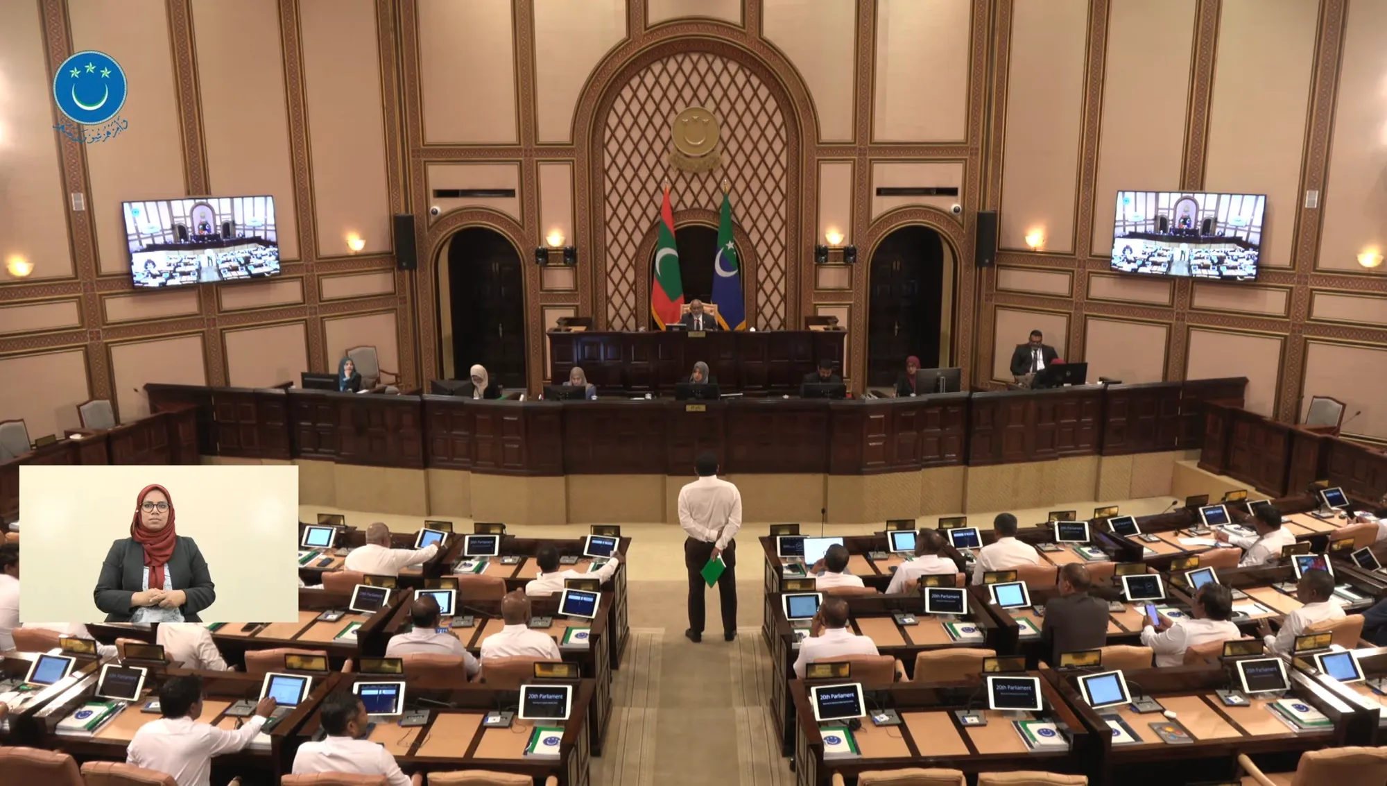 މައުރޫފް ޒާކިރު އިހްތިޖާޖު ކުރަނީ: