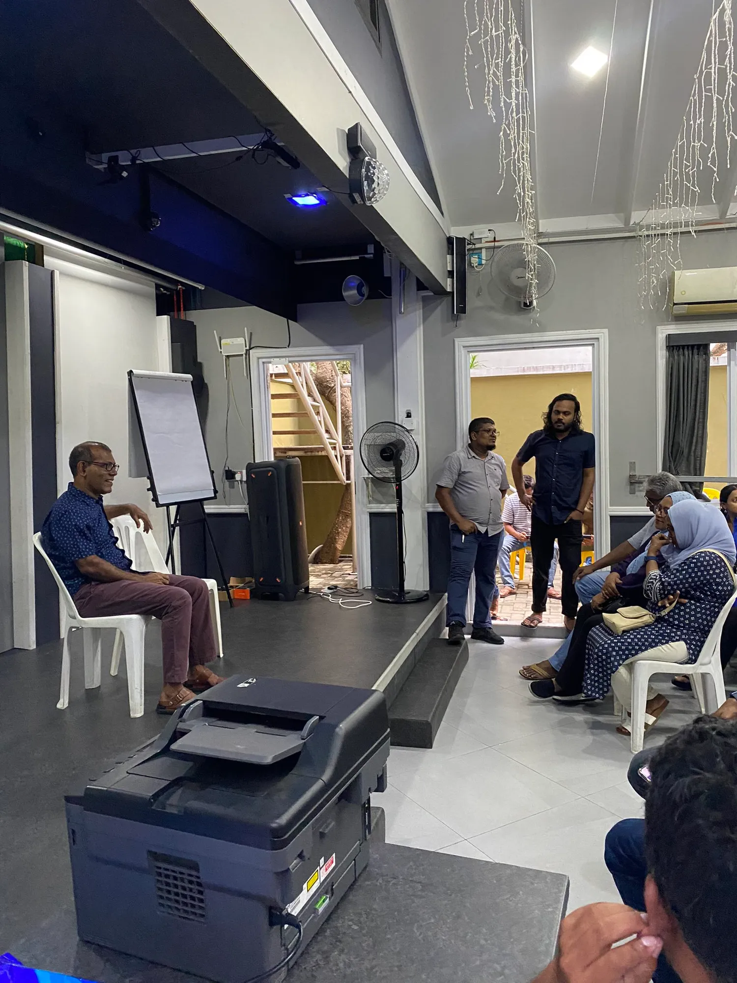 ޑިމޮކްރެޓްސްގެ އިންތިޚާބީ މަޝްވަރާ ތަކުގައި ރައީސް ނަޝީދު ބައިވެރިވެ ވަޑައިގެންފި