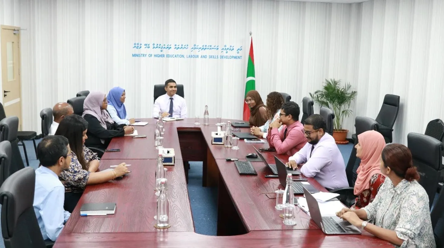 ކޭސްވޯކަރއެއްގެ ގޮތުގައި މަސައްކަތްކުރުމުގެ ފުރުސަތު ހުޅުވާލައިފި