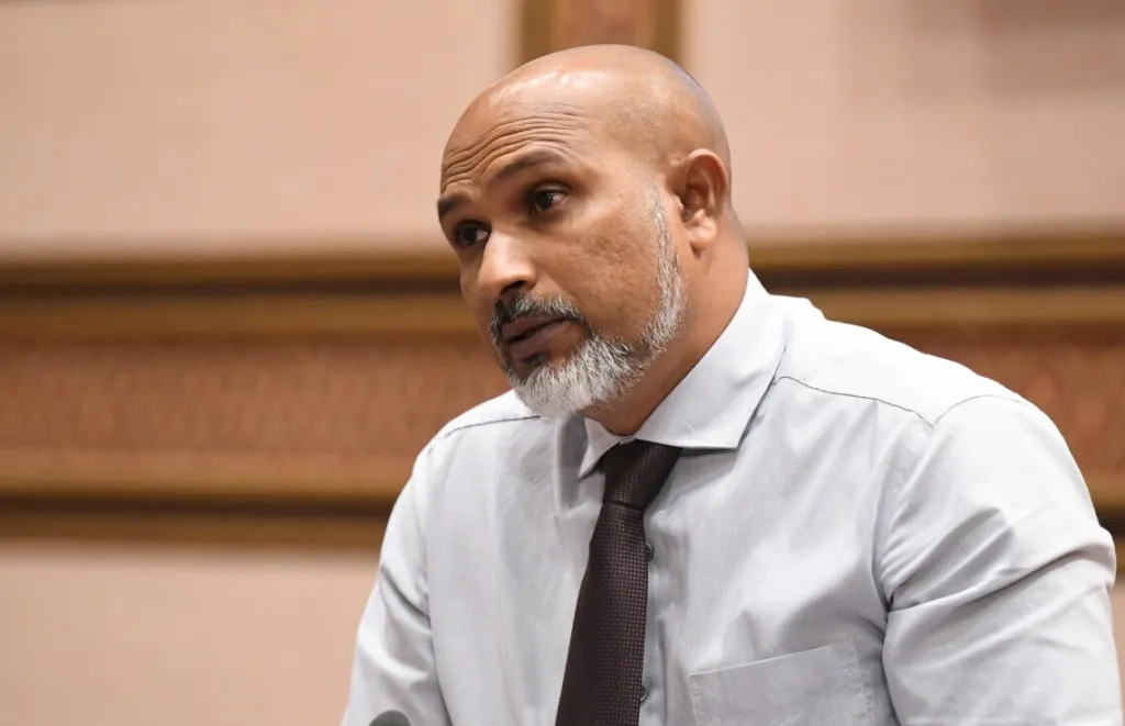 ނަޝީދު ވެއްޖެއްޔާ އަމިއްލަ ޕާޓީއާއި ދެކޮޅަށް މަސައްކަތް ކުރުންވެސް ވަނީ ޑިމޮކްރަސީއަށް: ސަނީފް