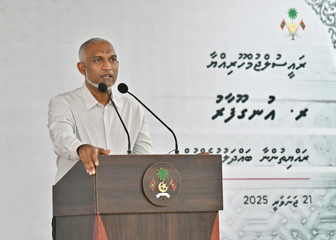 ރައީސް ޑރ.މުއިއްޒު އުނގޫފާރުގައި ވާހަކަދައްކަވަނީ... ފޮޓޯ: ރައީސް އޮފީސް