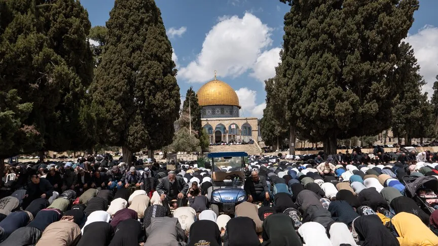 މަސްޖިދުލް އަޤުޞާގައި ނަމާދު ކުރުމަށް އަލުން ހުޅުވާލައިފި