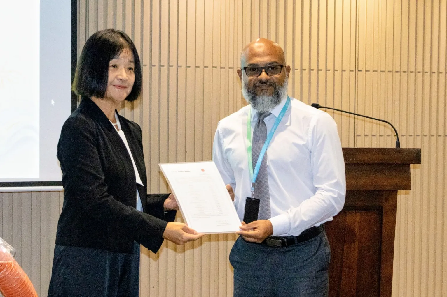 Ambassador of Japan to the Maldives, Ishigami Rumiko (L) and NDMA Chief Executive Hisan Hassan during the equipment handover ceremony (Photo/ NDMA)