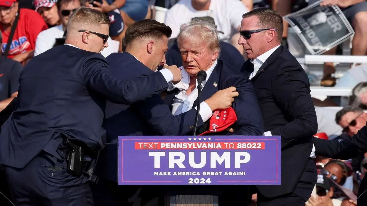 އެމެރިކާގެ އިދިކޮޅު ރިޔާސީ ކެނޑިޑޭޓަށް ބަޑިން ހަމަލާދީ ޒަހަމްކޮށްލައިފި!