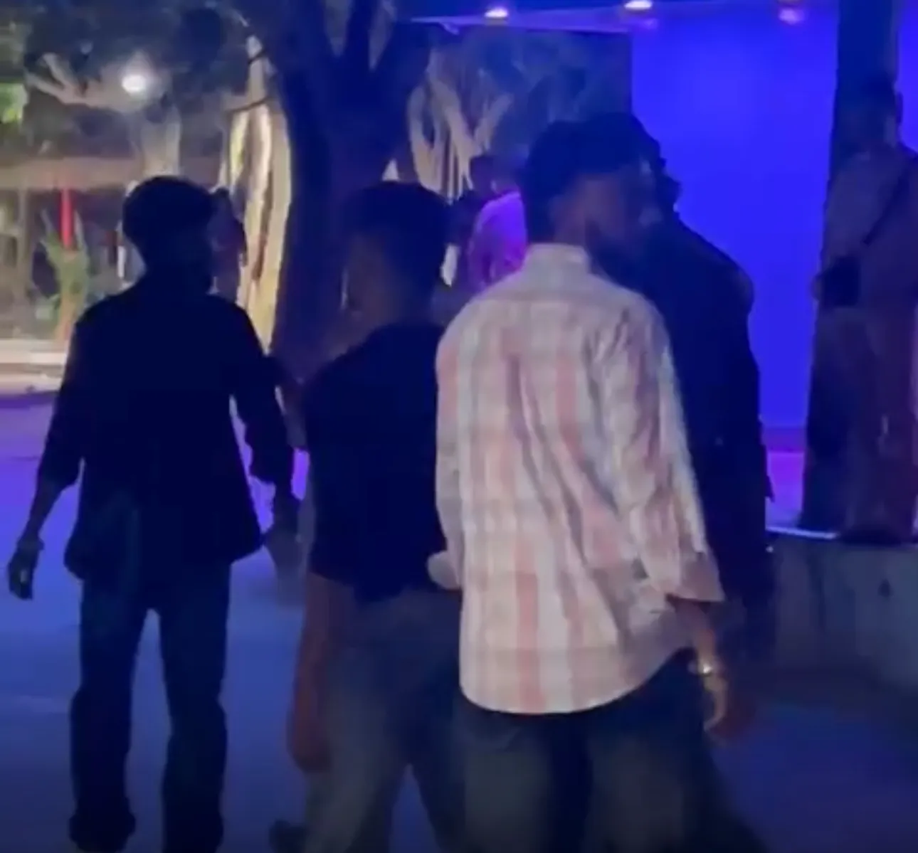 ހުކުރު ދުވަހާ ދިމާކޮށް އާޓިފިޝަލް ބީޗުގައި ބިދޭސީންގެ މާރާމާރީއެއް؛ މިއަދުގެ މާރާމާރީގައި ކުޑަ ކުއްޖަކަށްވެސް އަނިޔާ!