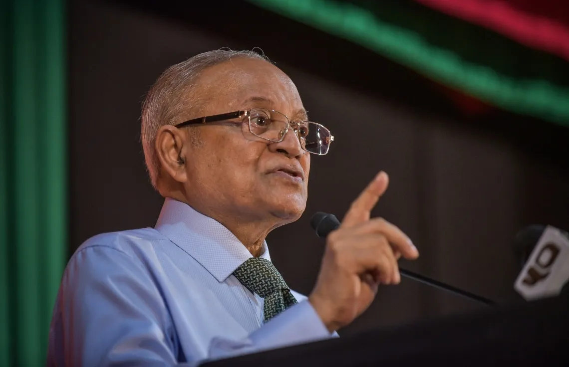 ރައީސް މައުމޫން, ރައީސް ޞާލިހަށް: މިއީ އަމާންކަމާއެކު ވެރިކަން ބަދަލުވާ ފުރަތަމަ ފަހަރެއް ނޫން!
