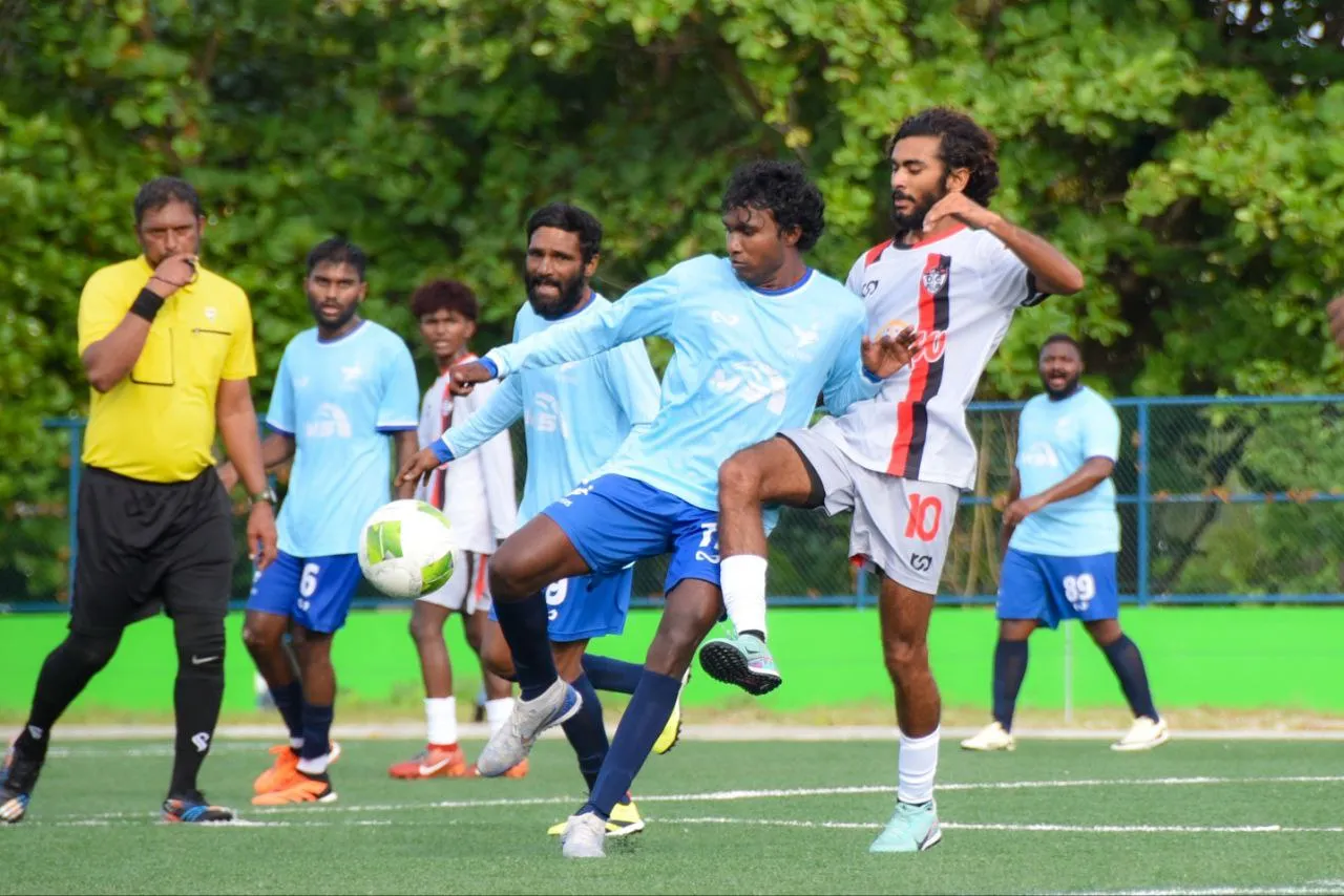 ފްލަޔާސް އާއި ޑީސީ ވާދަކުރި މެޗުގެ ތެރެއިން.. ފޮޓޯ: މާންގްރަފީ