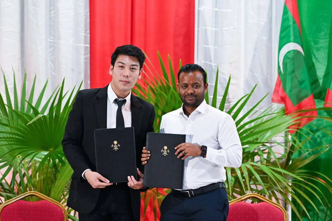 At the MoU signing ceremony between Maldives and Thailand’s Pan Pacific Corp. to develop an international airport in Thinadhoo City on February 20, 2024. (Photo/President's Office)