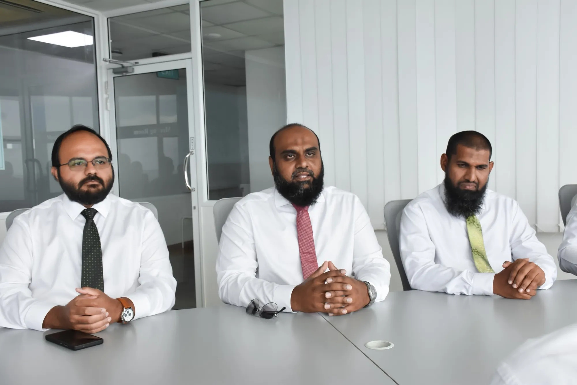ޕާލް ރެސިޑެންސީ ޕްރޮގްރާމާ ގުޅޭ މަޢުލޫމާތު ސާފުކުރުމަށް ޢަދާލަތު ޕާޓީގެ އިސްވެރިން ސަޢީދާ ބައްދަލުކުރައްވައިފި