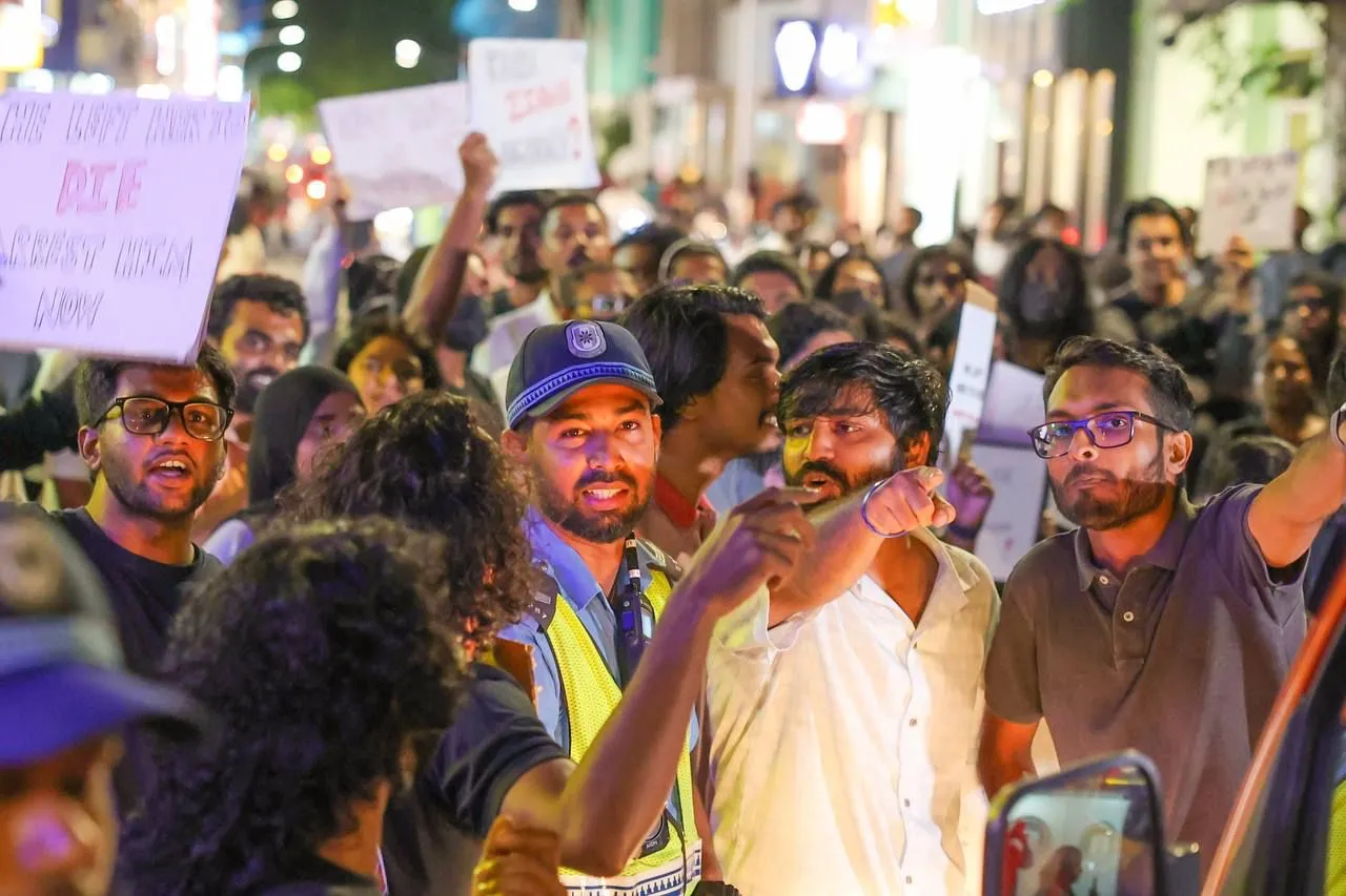 މިރޭ އޮތް އިހްތިޖާޖުގެ ތެރެއިން -- ފޮޓޯ: ސަންގެ ފޮޓޯއެއް