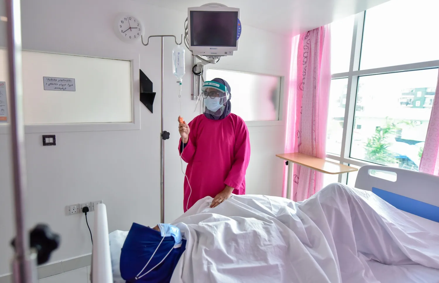 Patient receiving treatment at Hulhumale' Hospital for cancer (Photo/Hulhumale' Hospital)