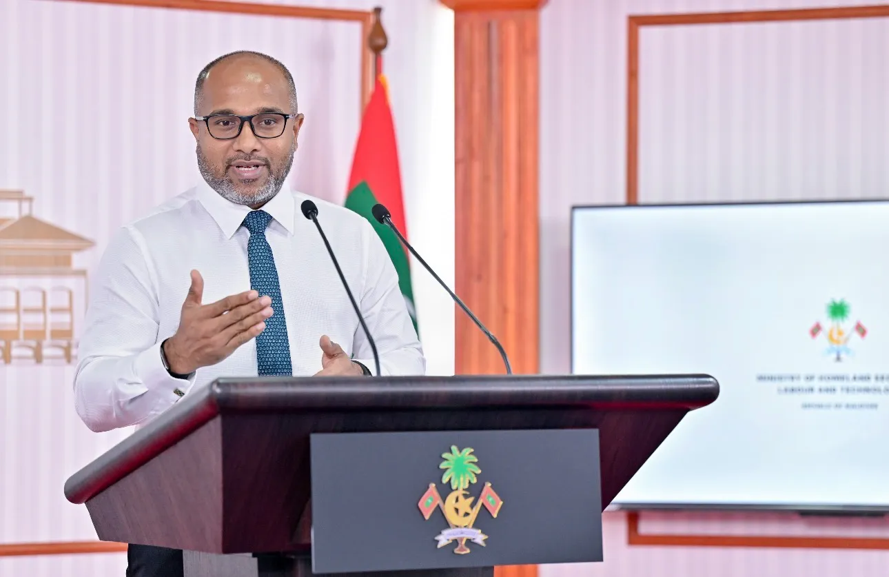 ވަޒީރު ޢަލީ އިހްސާން : ފޮޓޯ/ ރައީސް އޮފީސް