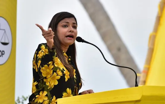 ހޫރައްލީނުންނާ ގުޅޭގޮތުން ދެއްކި ވާހަކަތަކުން ހޫނު ފެނަށް ވެއްޓި ރޮޒައިނާ މާފަށް އެދިއްޖެ