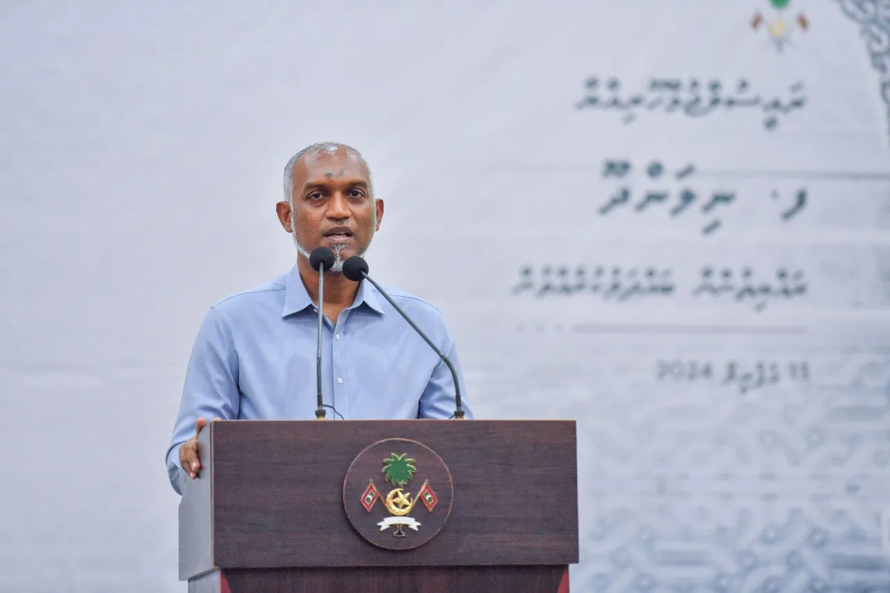 ރޭގެ ބައްދަލަުވުމުގައި ރައީސް މުޢިއްޒު ވާހަކަ ދައްކަވަނީ- ފޮޓޯ/ ރައީސް އޮފީސް