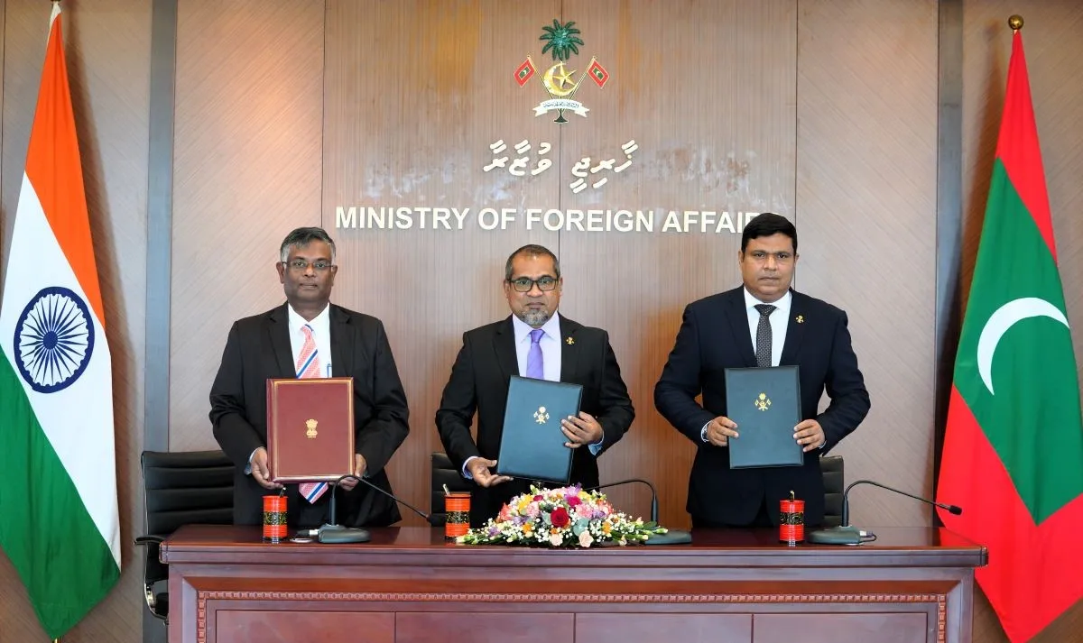 High Commissioner of India to Maldives, G. Balasubramanian (Left), FOreign Minister Dr. Abdulla Khaleel (middle), Transport Minister Mohamed Ameen (RIght)