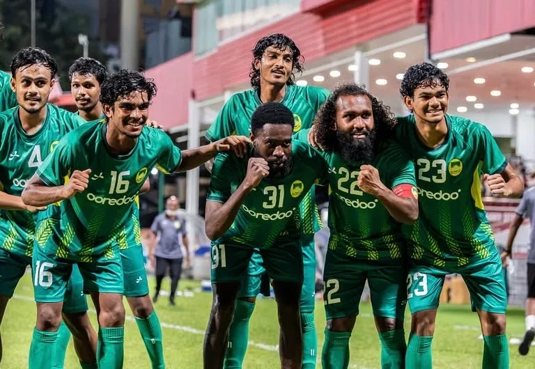 ނިއުއިން މާޒިޔާ ހިފައްޓައި އެއްވަނައިގައި ފައިނަލަށް، ދެވަނަ މާޒިޔާއަށް