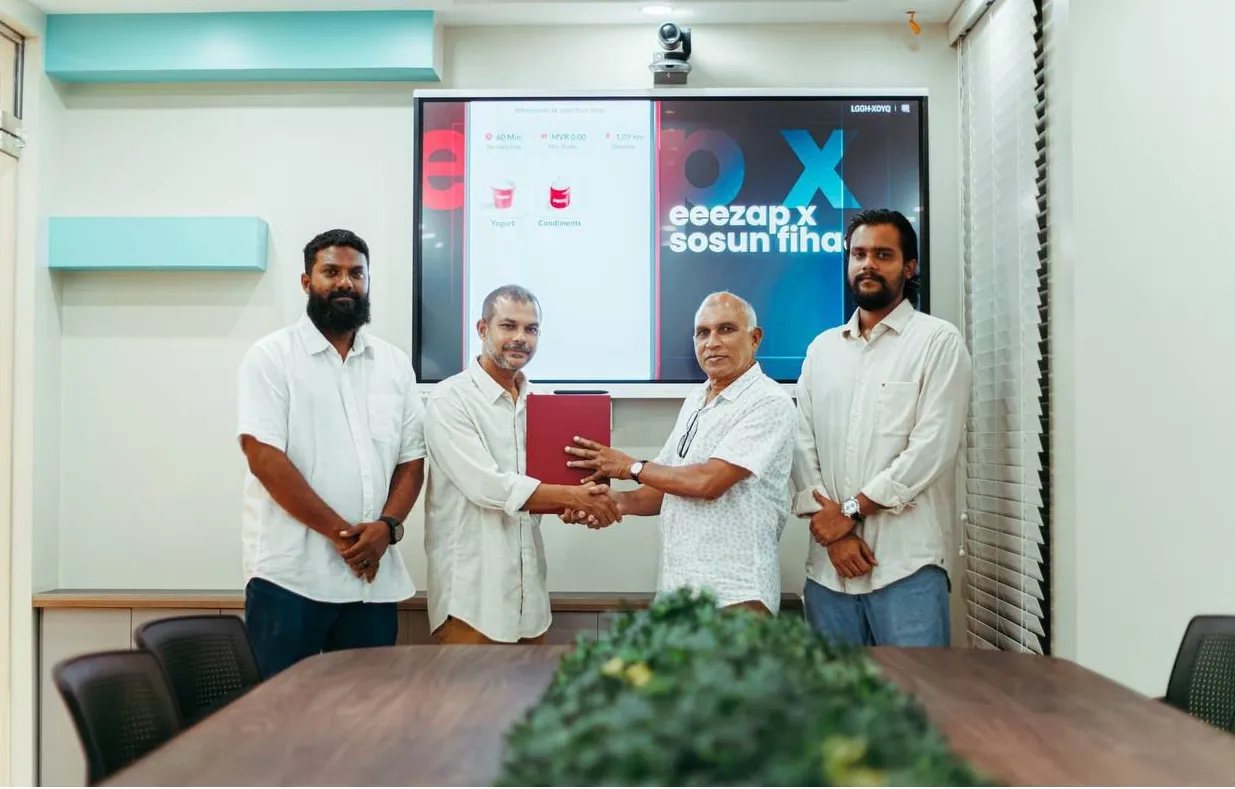 އީޒެޕުން ސޯސަން ފިހާރައާއެކު އެއްބަސްވުމުގައި ސޮއިކުރަނީ... ފޮޓޯ: އީޒެޕް