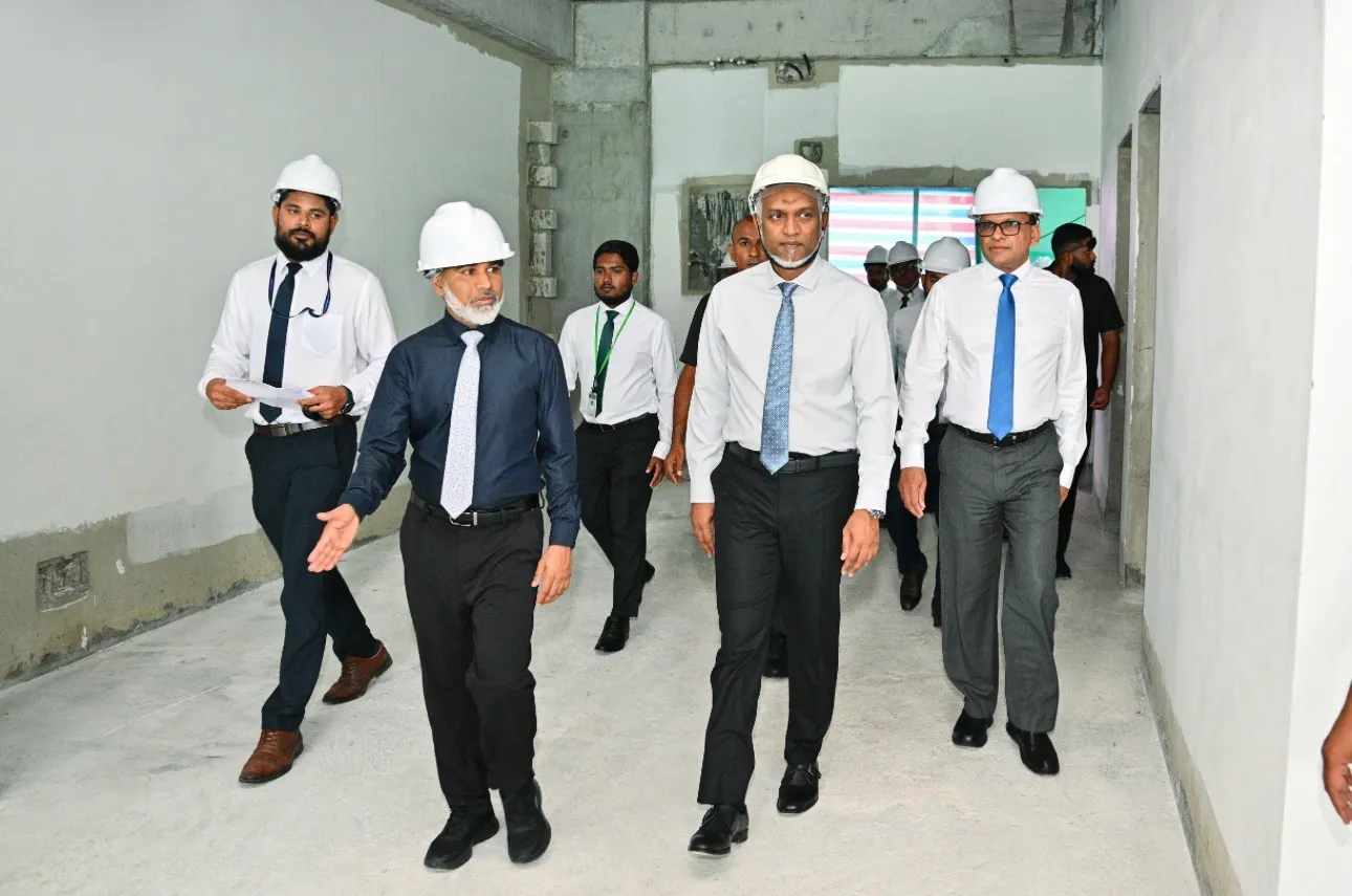 އަރަބިއްޔާ ސުކޫލުގެ މަސައްކަތް ރައީސް މުޢިއްޒު ބައްލަވާލައްވަނީ- ފޮޓޯ/ ރައީސް އޮފީސް