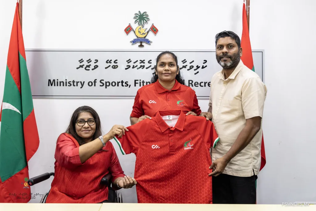 ޕެރަލިމްޕިކްސްގައި ދިވެހިރާއްޖެ ތަމްސީލުކުރާނެ ދެ އެތުލީޓުންނަށް ރަސްމީކޮށް ޖާރޒީ ކުރުން -- ފޮޓޯ: މިނިސްޓްރީ