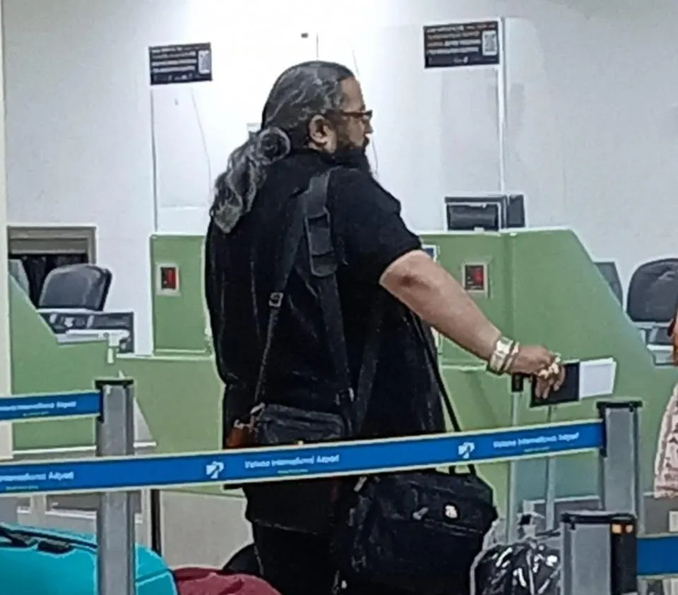 މައުލޫމާތު ސާފުކުރަން ކަމަށް ބުނެ، ހިންދޫ ގުރޫ ފުރުވާލައިފި!