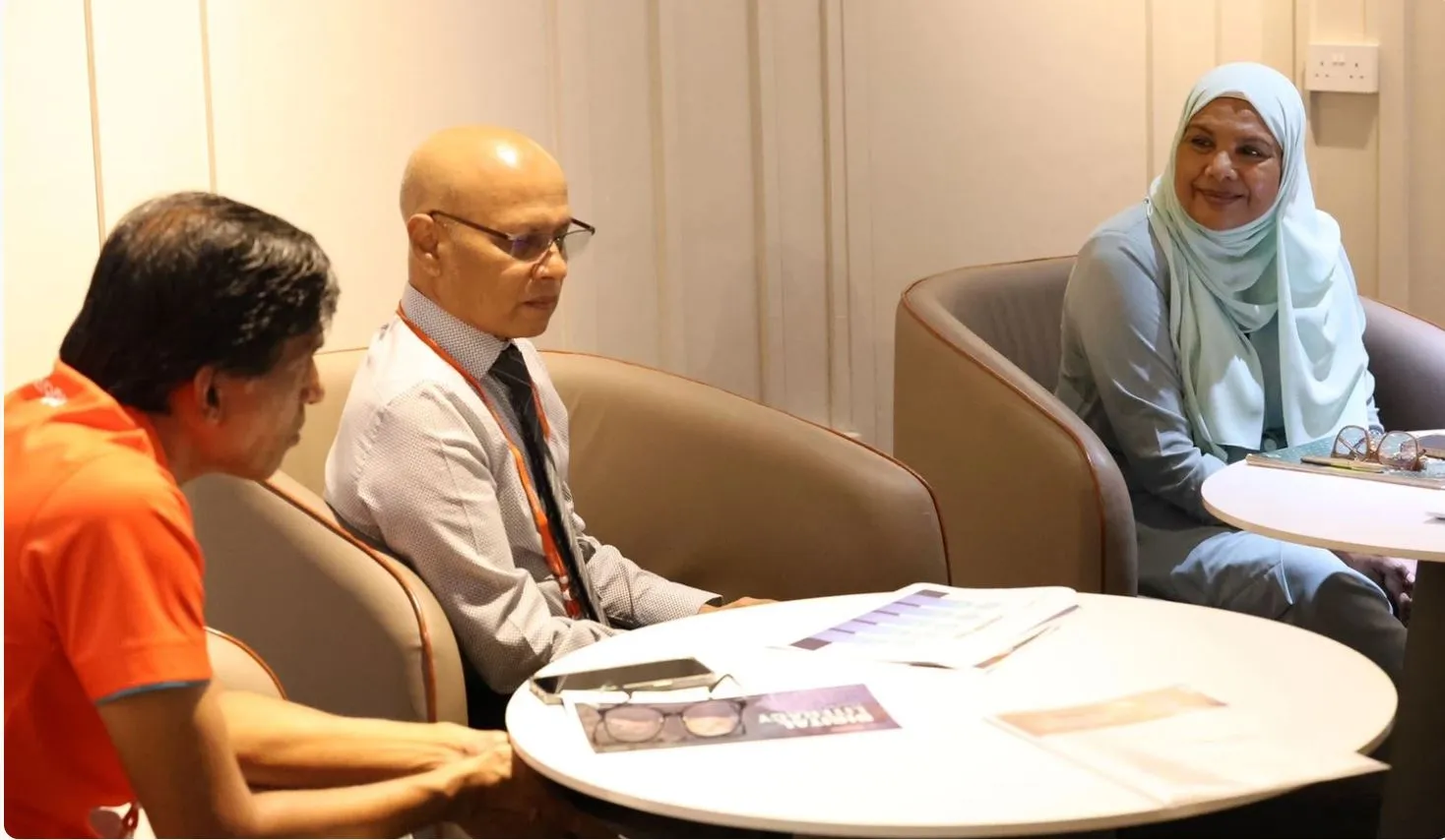 ޓެކްނޮލޮޖީއަށް އަހުލުވެރި މުޖުތަމަޢެއް ބިނާކުރުމާއި ގުޅޭގޮތުން މަޝްވަރާކޮށްފި