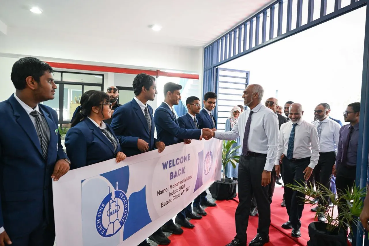 ރައީސް މުޢިއްޒު ސީއެޗްއެސްއީ އަށް ވަޑައިގަތުމުން، އެ ސުކޫލުން މަރުހަބާ ކިޔުން --- ފޮޓޯ: ރައީސް އޮފީސް