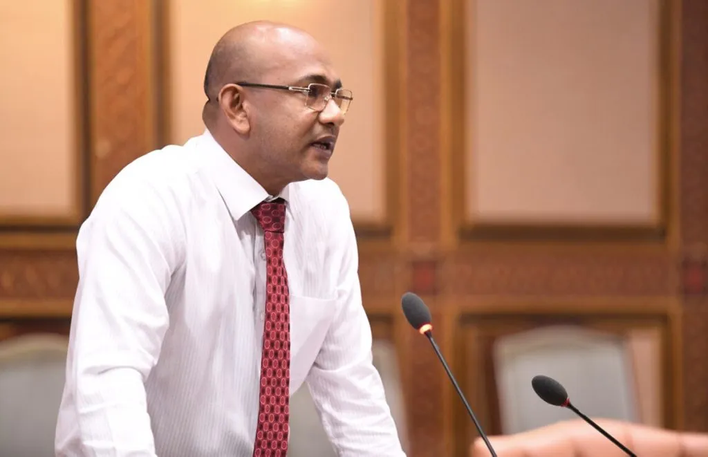 ރައީސް ޞާލިހަށް ވެރިކަން ދިނީ ތަބަކަކަށް ލާފައި: ޒާހިރު