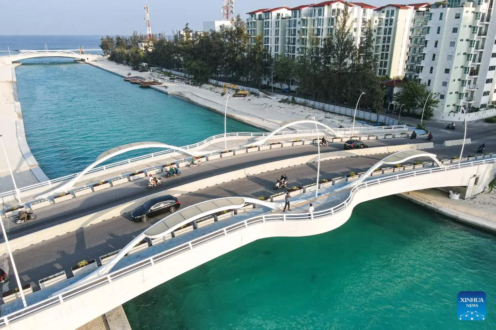 ދެ ފޭސް ގުޅޭ ޗެނަލްގައި އިންޖީނުލީ އުޅަނދު ދުއްވުން މަނާކުރަނީ