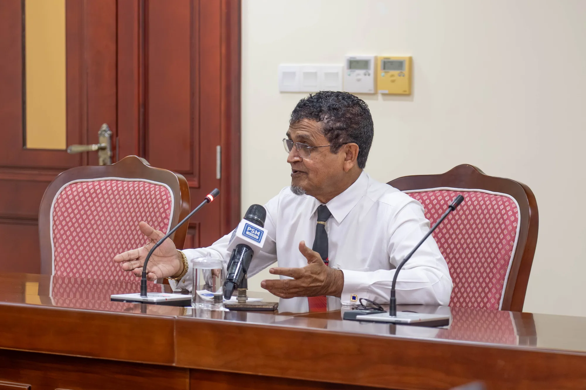 އިންފޮމޭޝަން ކޮމިޝަނަރުގެ މަޤާމަށް އަޒީބެ އައްޔަން ކުރައްވައިފި 