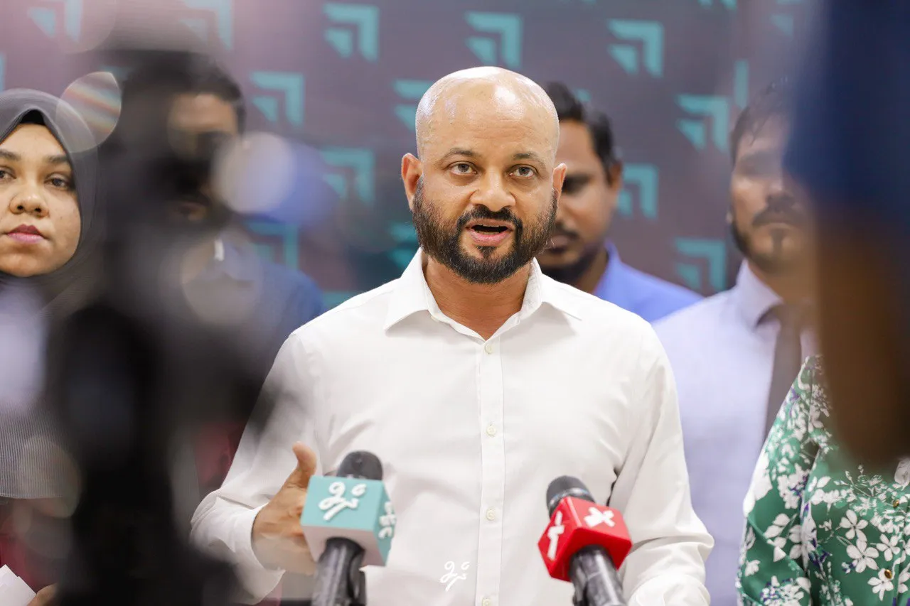 ދެވަނަ ބުރުގައި ފާރިސް އެއްވެސް ބަޔަކަށް ތާއީދުނުކުރަން ނިންމައިފި