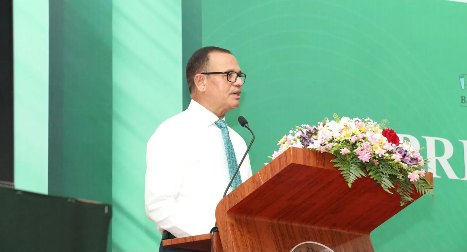 ބ. އަތޮޅު ތަޢުލީމީ މަރުކަޒުގެ އަހަރީ އިނާމުދިނުމުގެ ޖަލްސާގައި ވަޒީރު އާދަމް ޝަރީފު ވާހަކަ ދެއްކެވުން - ފޮޓޯ: ސިޓީތަކާއި އިދާރީ ދާއިރާތައް ހިންގުމާއި ޢާންމު މަސައްކަތްތަކާ ބެހޭ ވަޒީރު