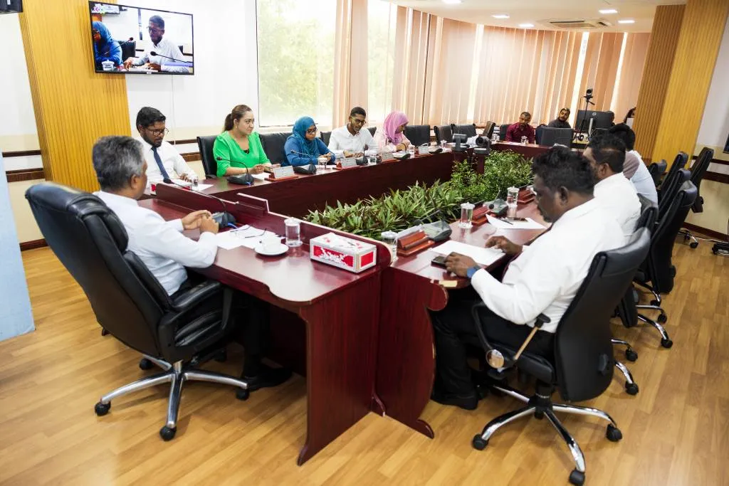 މާލެސިޓީ ކައުންސިލް މުއައްޒަފުންނަށް ބޮޑީކެމެރާ ހޯދަނީ