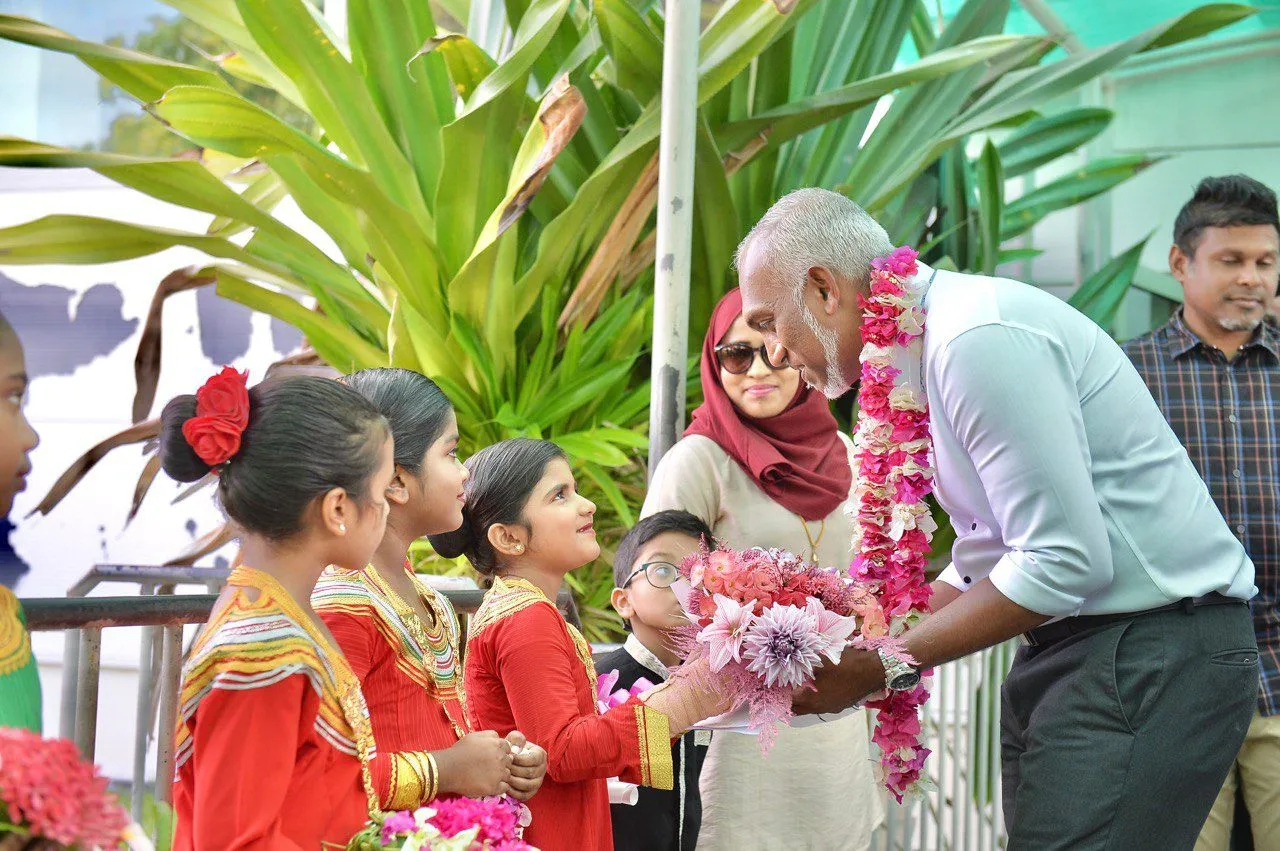 މުއިއްޒުއަށް އައްޑޫ ސިޓީން ހޫނު މަރުޙަބާ އެއް!