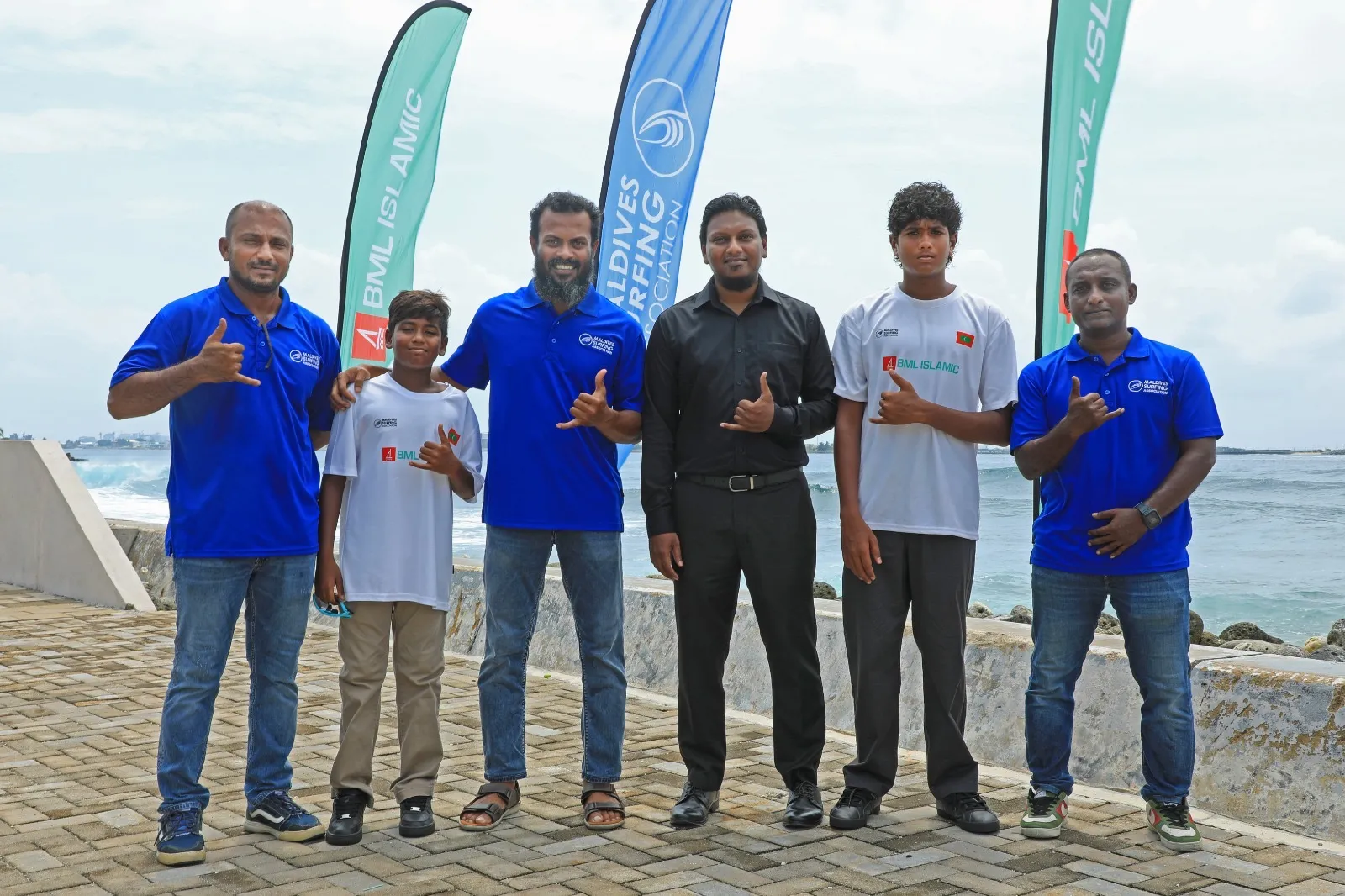 ބީއެމްއެލް މުވައްޒަފުންނާއި ސާފިންގ އެސޯސިއޭޝަންގެ އިސް ބޭފުޅުން: ފޮޓޯ/ ބީއެމްއެލް