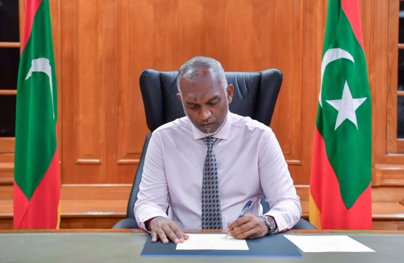 ރައީސުލްޖުމްހޫރިއްޔާ ޑޮކްޓަރ މުޙައްމަދު މުޢިއްޒު: ފޮޓޯ/ ރައީސް ރައީސް
